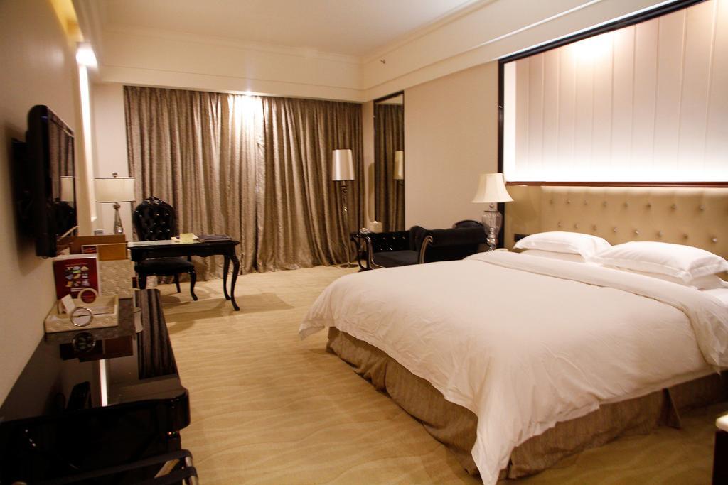 Zhongshan Lighting Era Hotel Экстерьер фото