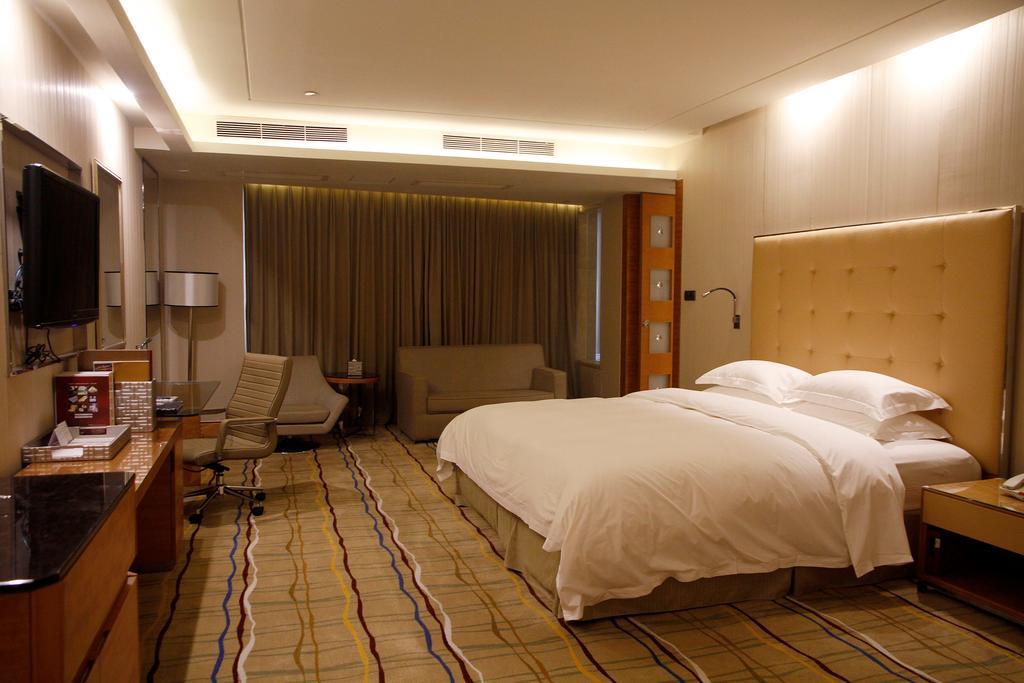 Zhongshan Lighting Era Hotel Экстерьер фото
