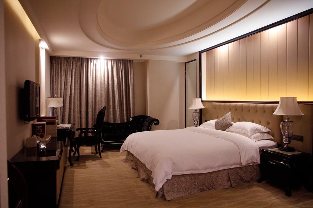 Zhongshan Lighting Era Hotel Экстерьер фото