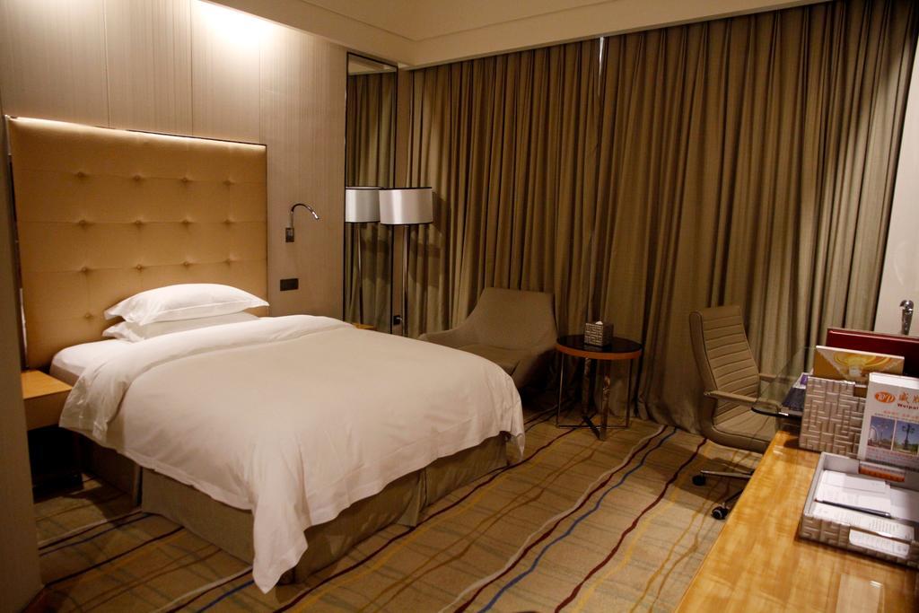 Zhongshan Lighting Era Hotel Экстерьер фото