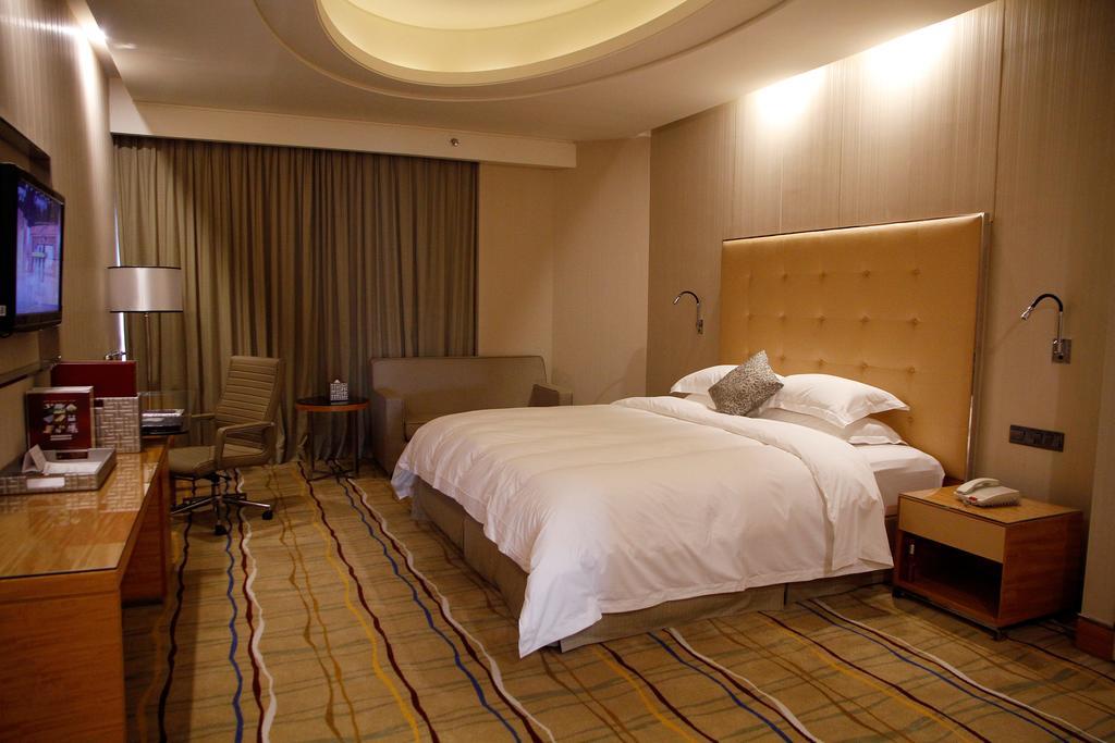 Zhongshan Lighting Era Hotel Экстерьер фото