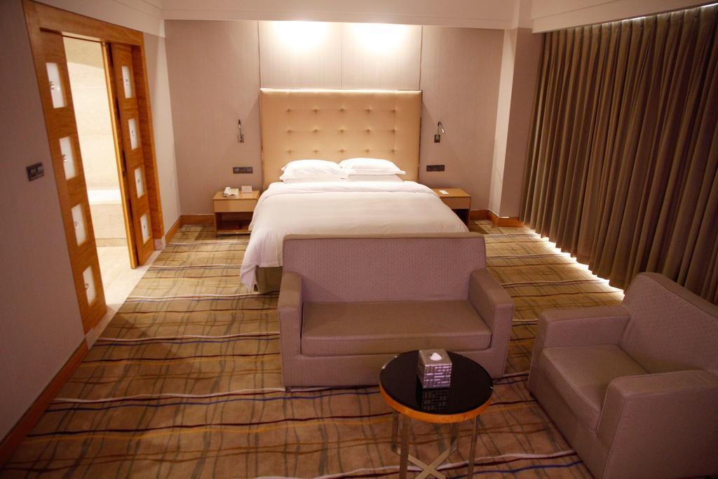 Zhongshan Lighting Era Hotel Экстерьер фото