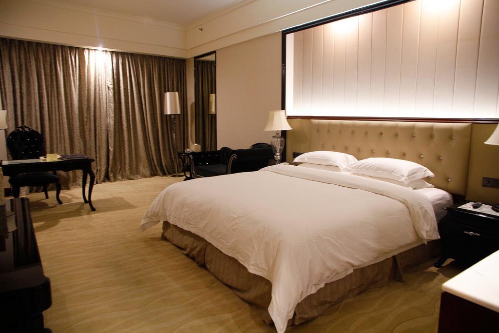 Zhongshan Lighting Era Hotel Экстерьер фото
